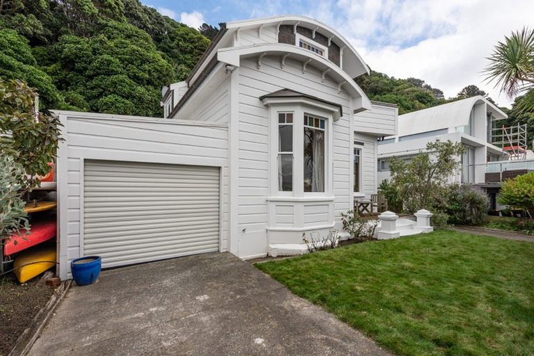Photo of property in 489 Karaka Bay Road, Karaka Bays, Wellington, 6022