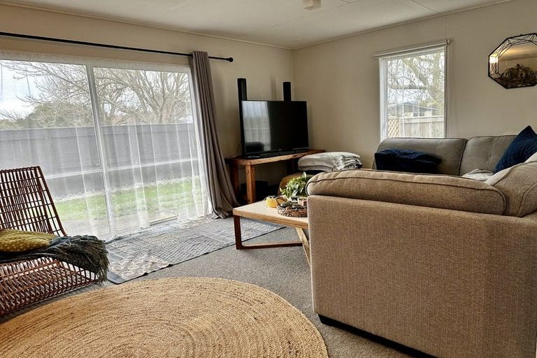 Photo of property in 2 Bryce Place, Kelvin Grove, Palmerston North, 4414