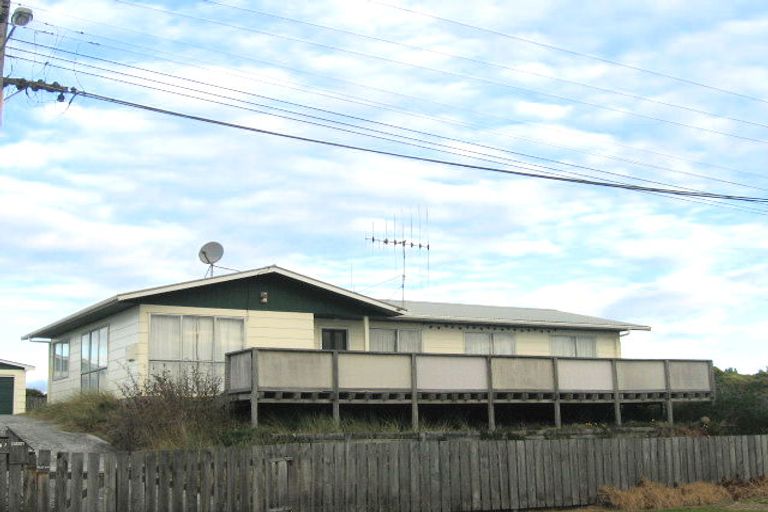 Photo of property in 42 Moana Street, Otaki Beach, Otaki, 5512