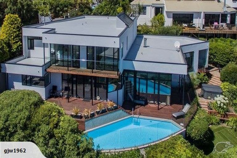 Photo of property in 9 Inverness Lane, Redcliffs, Christchurch, 8081