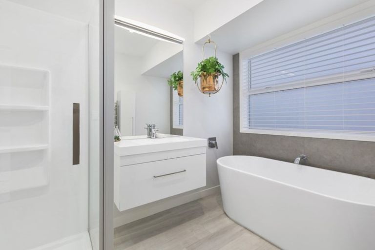 Photo of property in 11 Saint Thomas Avenue, Pyes Pa, Tauranga, 3112