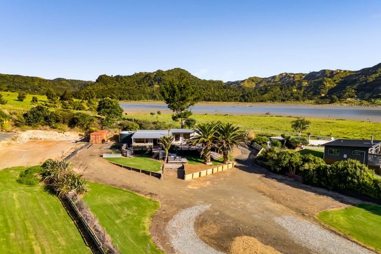 Photo of property in 173 Te Mahoe Road, Mokau, 4376