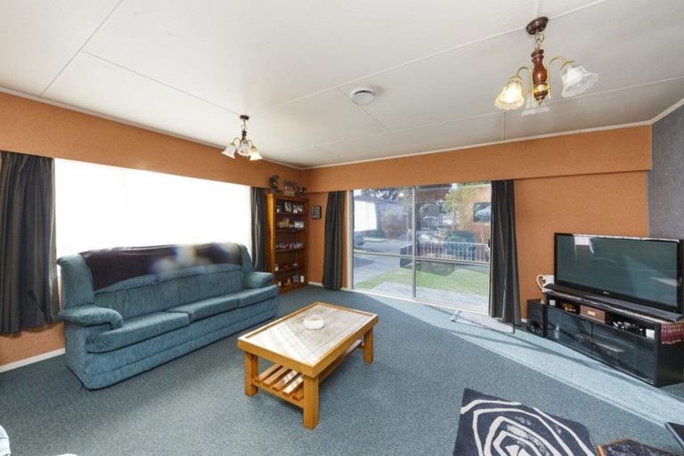 Photo of property in 27 Pinedale Parade, Milson, Palmerston North, 4414