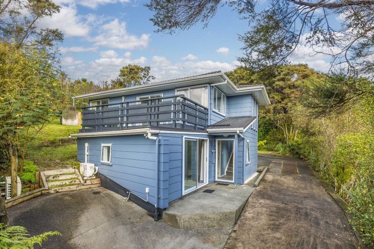 Photo of property in 38 Staincross Street, Green Bay, Auckland, 0604