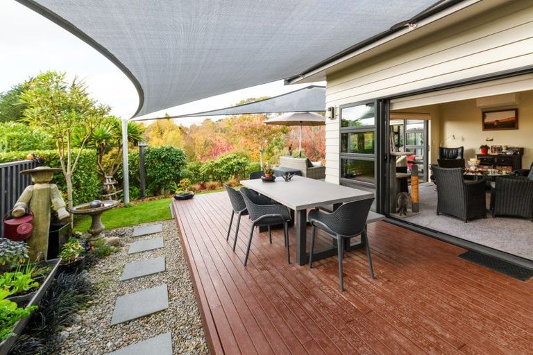 Photo of property in 4a Silkwood Place, Fitzherbert, Palmerston North, 4410