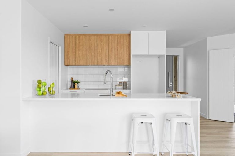 Photo of property in 104 Kaurinui Crescent, One Tree Point, 0118