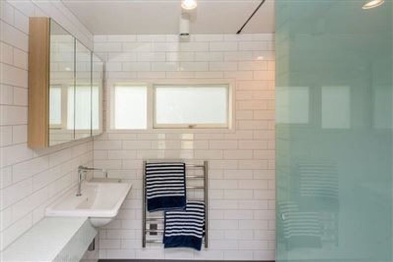 Photo of property in 65 Cannon Hill Crescent, Mount Pleasant, Christchurch, 8081