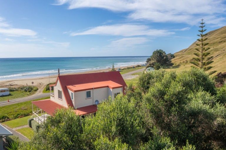 Photo of property in 70 Pourerere Road, Pourerere, Omakere, 4271