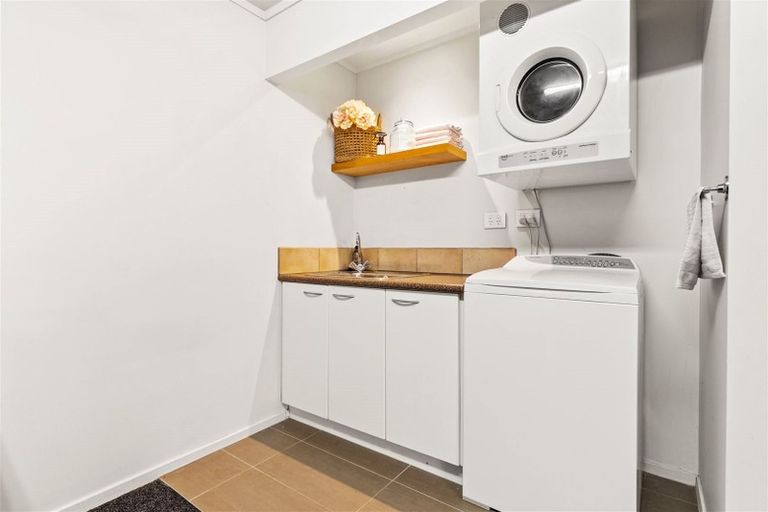 Photo of property in 86a Wiseley Road, West Harbour, Auckland, 0618