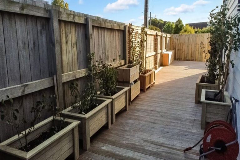 Photo of property in 1/18 Hutchinsons Road, Bucklands Beach, Auckland, 2014