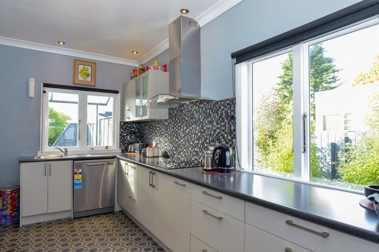 Photo of property in 1012 Heretaunga Street East, Parkvale, Hastings, 4122