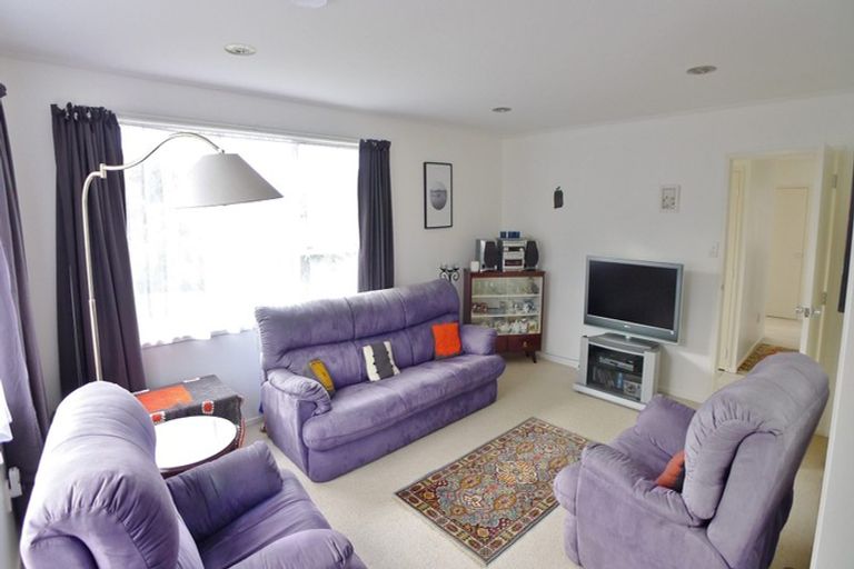 Photo of property in 12 Claverdon Drive, Massey, Auckland, 0614