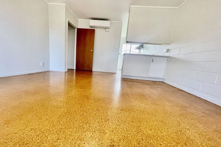 Photo of property in 7/318 Te Atatu Road, Te Atatu South, Auckland, 0610