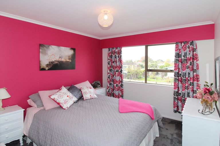 Photo of property in 5 Chisholm Place, Carterton, 5713