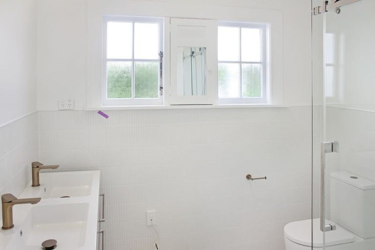 Photo of property in 62 Opawa Road, Waltham, Christchurch, 8023