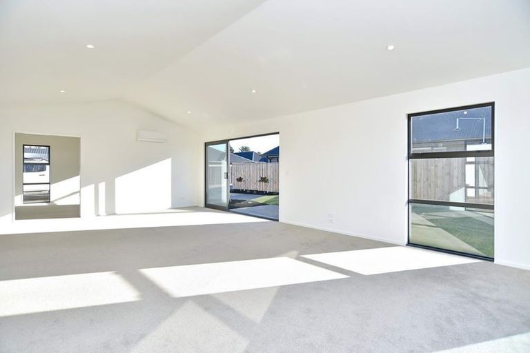 Photo of property in 17 Angus Place, Rangiora, 7400