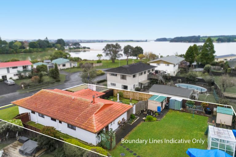 Photo of property in 4 Heron Place, Waiuku, 2123