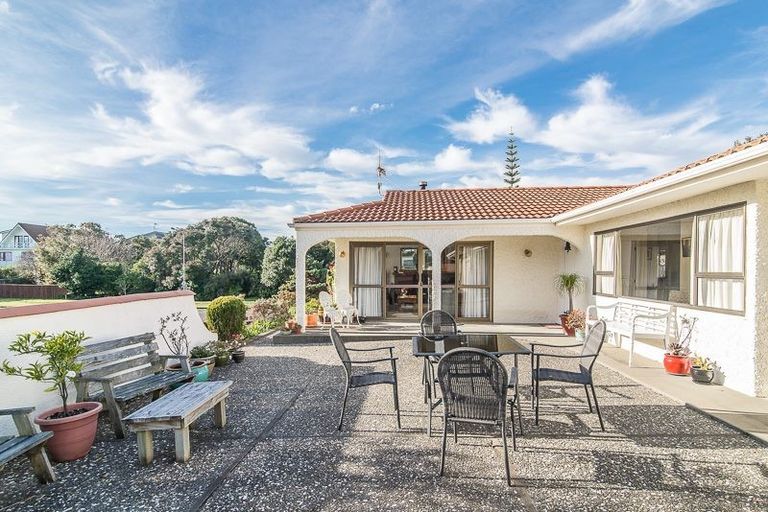 Photo of property in 40 Eruini Street, Waikanae Beach, Waikanae, 5036