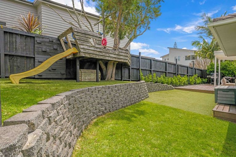 Photo of property in 1/39 Camrose Place, Glenfield, Auckland, 0629