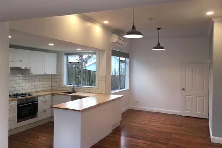 Photo of property in 2 Bayview Road, Paremata, Porirua, 5024