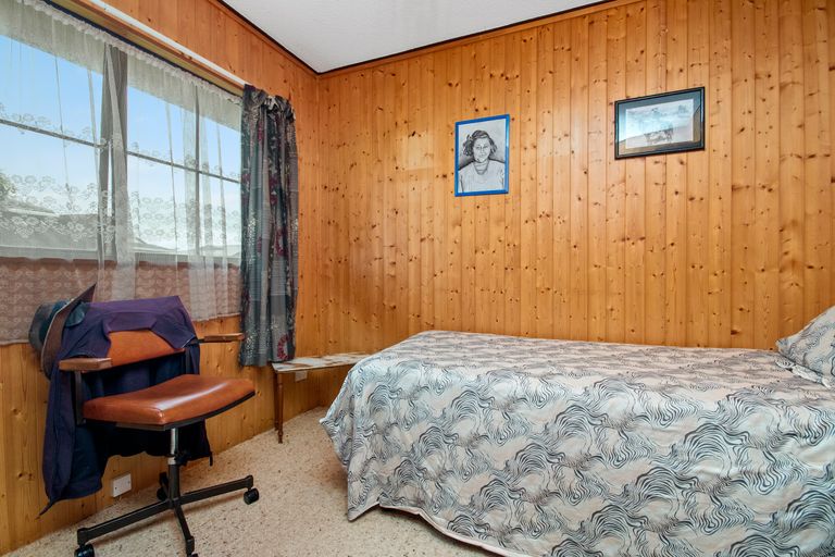 Photo of property in 4 Heron Place, Waiuku, 2123