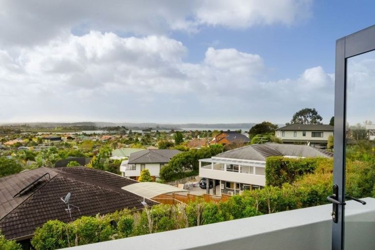 Photo of property in 114 Luckens Road, West Harbour, Auckland, 0618