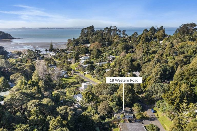 Photo of property in 18 Western Road, Laingholm, Auckland, 0604