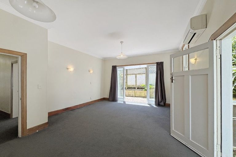 Photo of property in 123a Glenmore Street, Kelburn, Wellington, 6012