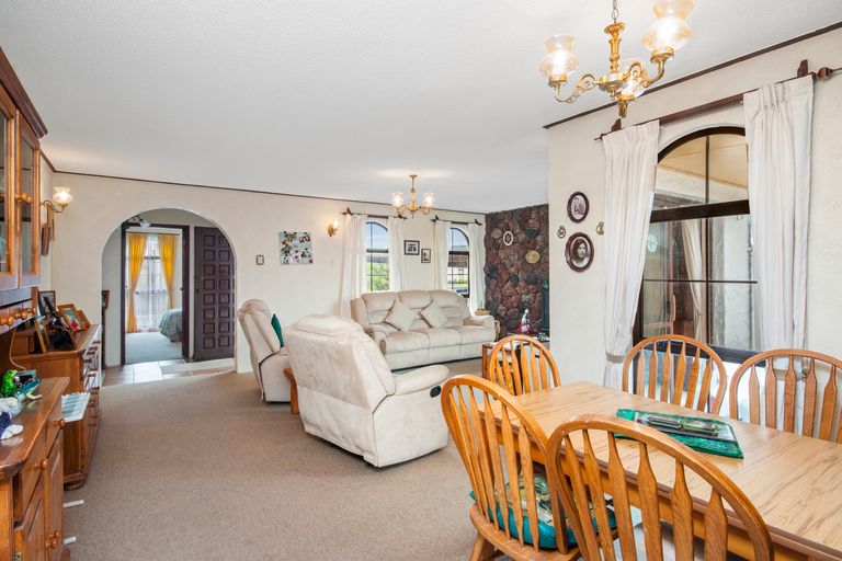 Photo of property in 4 Heron Place, Waiuku, 2123