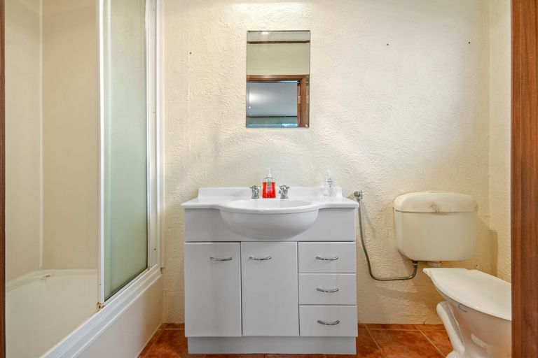 Photo of property in 4 Heron Place, Waiuku, 2123