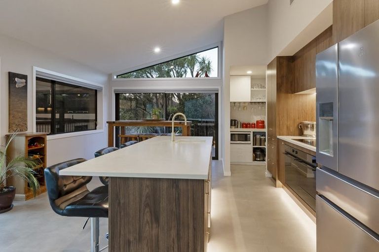 Photo of property in 18 Poplar Drive, Kelvin Heights, Queenstown, 9300