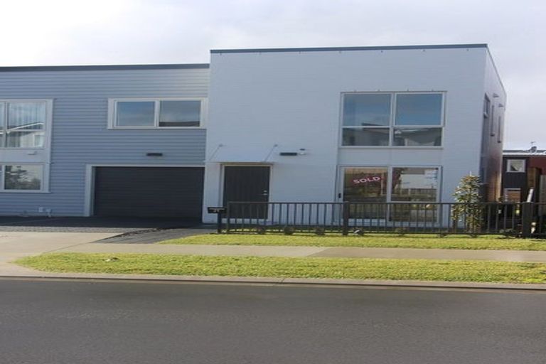 Photo of property in 29 Ambar Ridge Avenue, Massey, Auckland, 0614