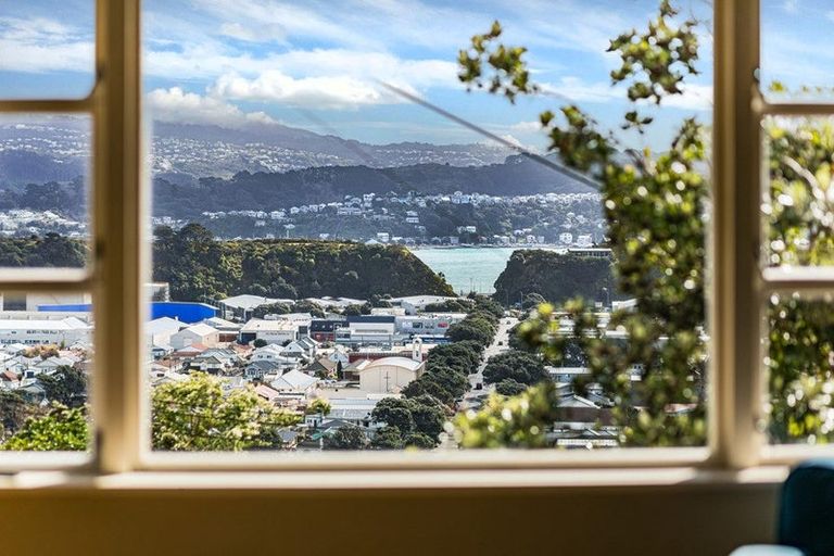 Photo of property in 139 Townsend Road, Miramar, Wellington, 6022