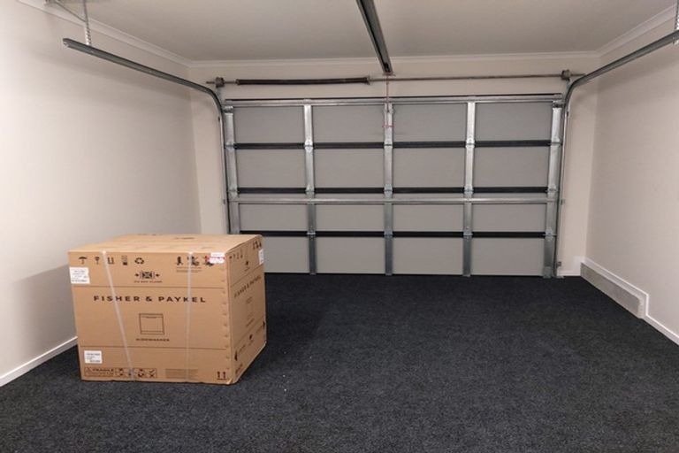 Photo of property in 16a Royal Street, Upper Hutt Central, Upper Hutt, 5018