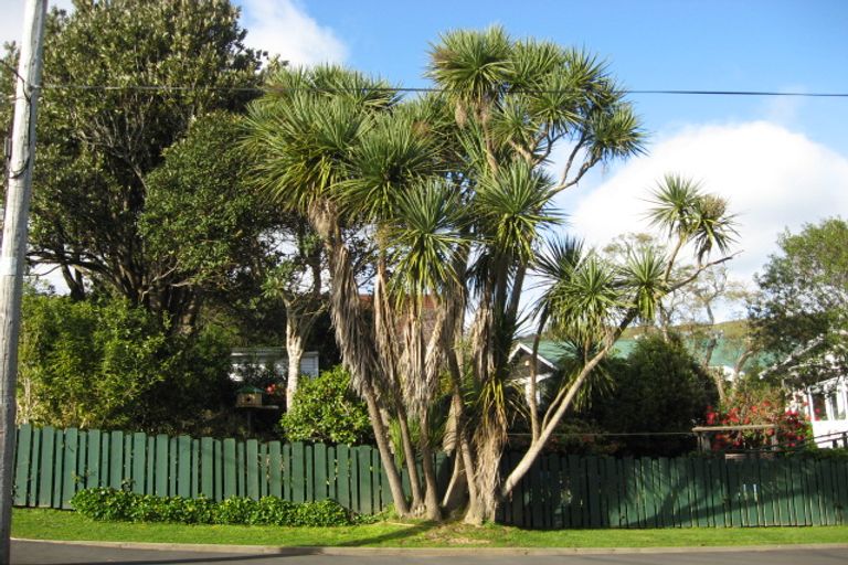 Photo of property in 11 Newcombe Crescent, Karori, Wellington, 6012