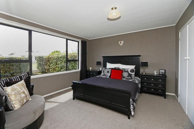 Photo of property in 16 Dieffenbach Street, Opunake, 4616