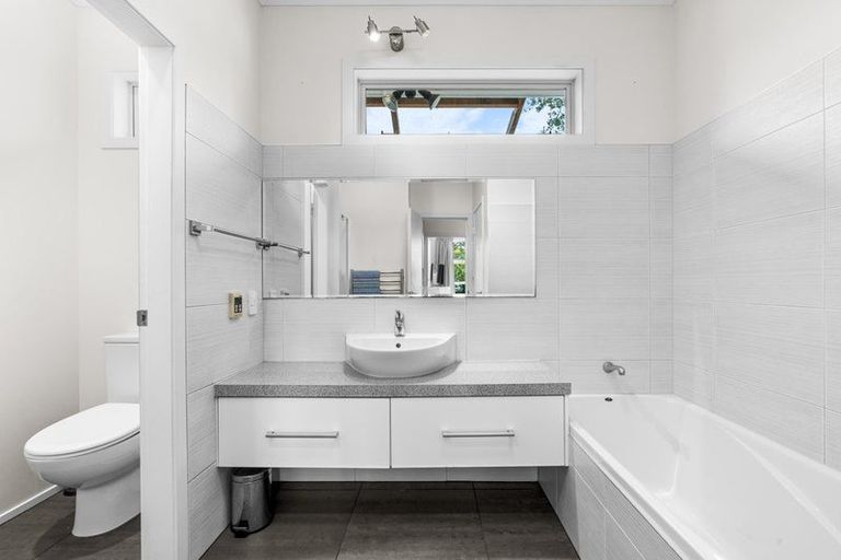 Photo of property in 10 Prescott Place, Hillcrest, Hamilton, 3216