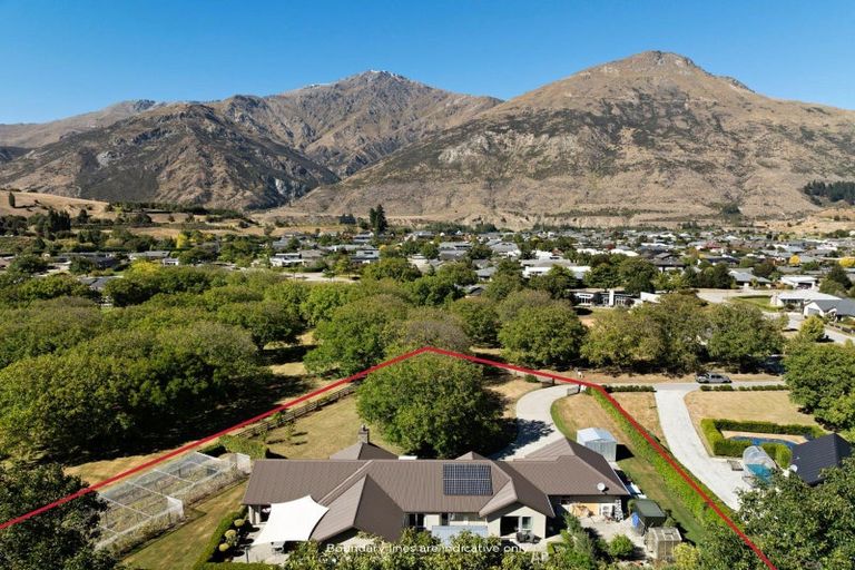 Photo of property in 8 Crawford Place, Lake Hayes, Queenstown, 9304