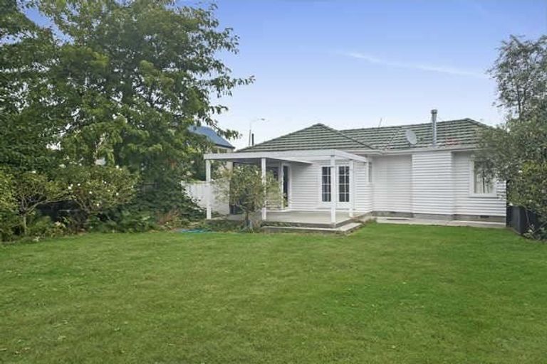 Photo of property in 142 Memorial Avenue, Burnside, Christchurch, 8053