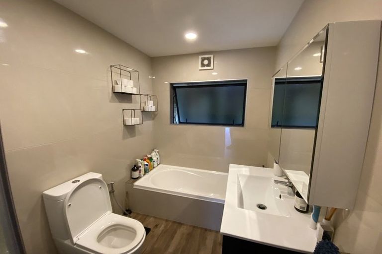 Photo of property in 18 Bush Lane, Northcote Point, Auckland, 0627