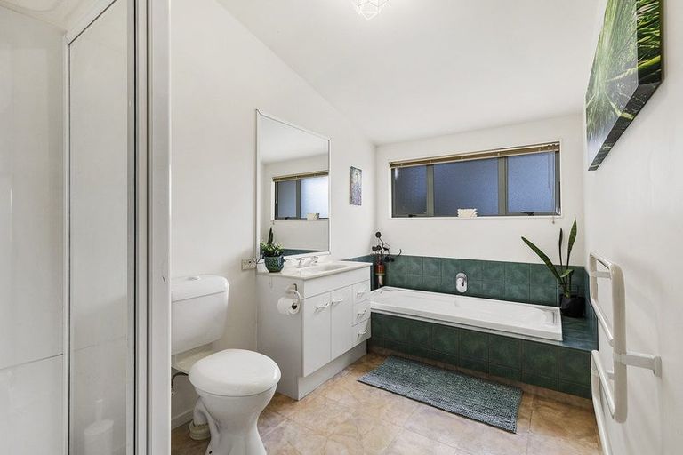 Photo of property in 15 Eclipse Lane, Whitby, Porirua, 5024