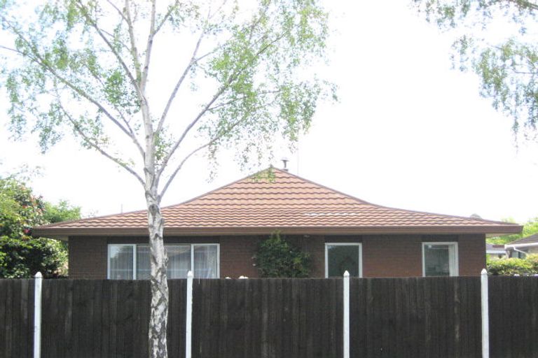 Photo of property in 15a Salford Avenue, Redwood, Christchurch, 8051