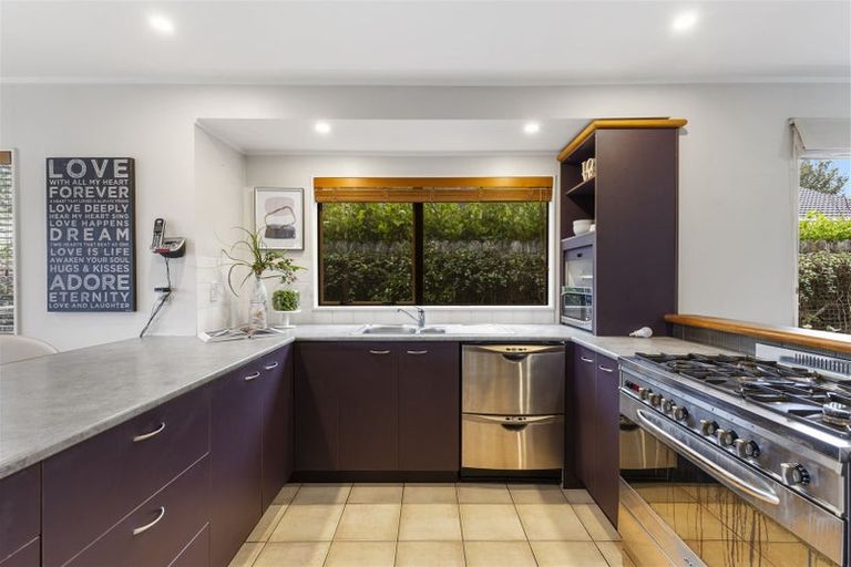 Photo of property in 14 West Fairway, Golflands, Auckland, 2013