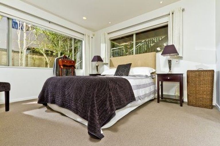 Photo of property in 15 Bush Lane, Northcote Point, Auckland, 0627