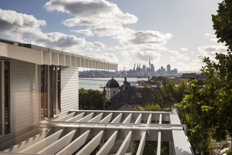 Photo of property in 19 Jubilee Avenue, Devonport, Auckland, 0624