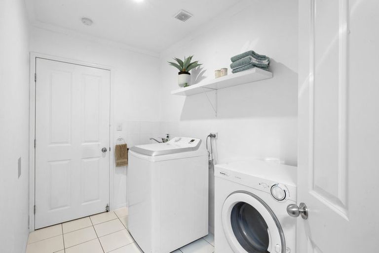 Photo of property in 10a Long Place, Frankleigh Park, New Plymouth, 4310