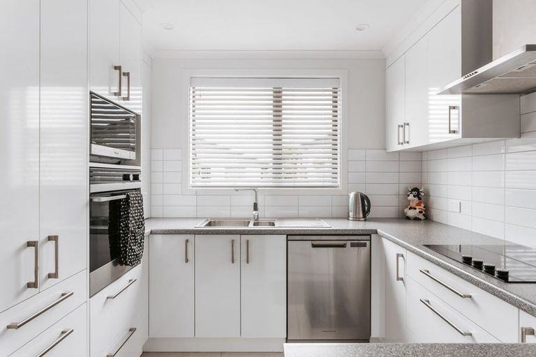 Photo of property in Waterview Estate, 30/4 Greystone Place, Omokoroa, 3114