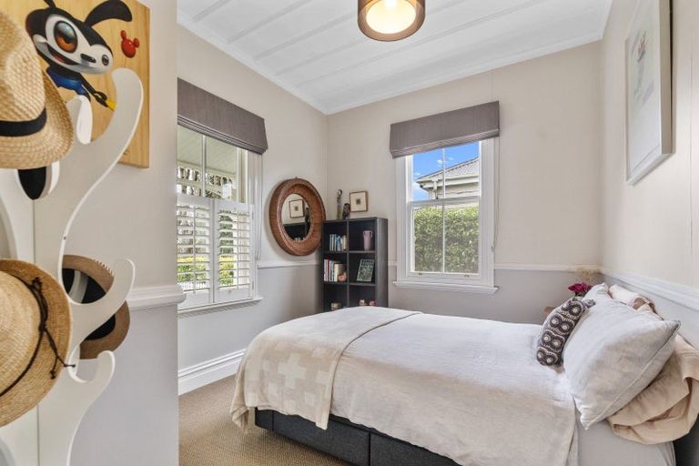 Photo of property in 2 Ewen Alison Avenue, Devonport, Auckland, 0624