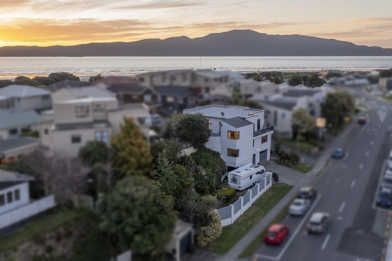 Photo of property in 379 Kapiti Road, Paraparaumu Beach, Paraparaumu, 5032