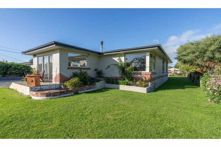 Photo of property in 14 Ballantrae Street, Wallacetown, 9816